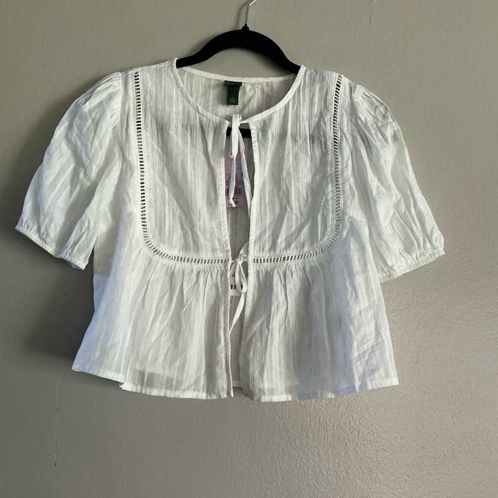 Women’s Crew Neck Puff Sleeve Flyaway Blouse.  White. S